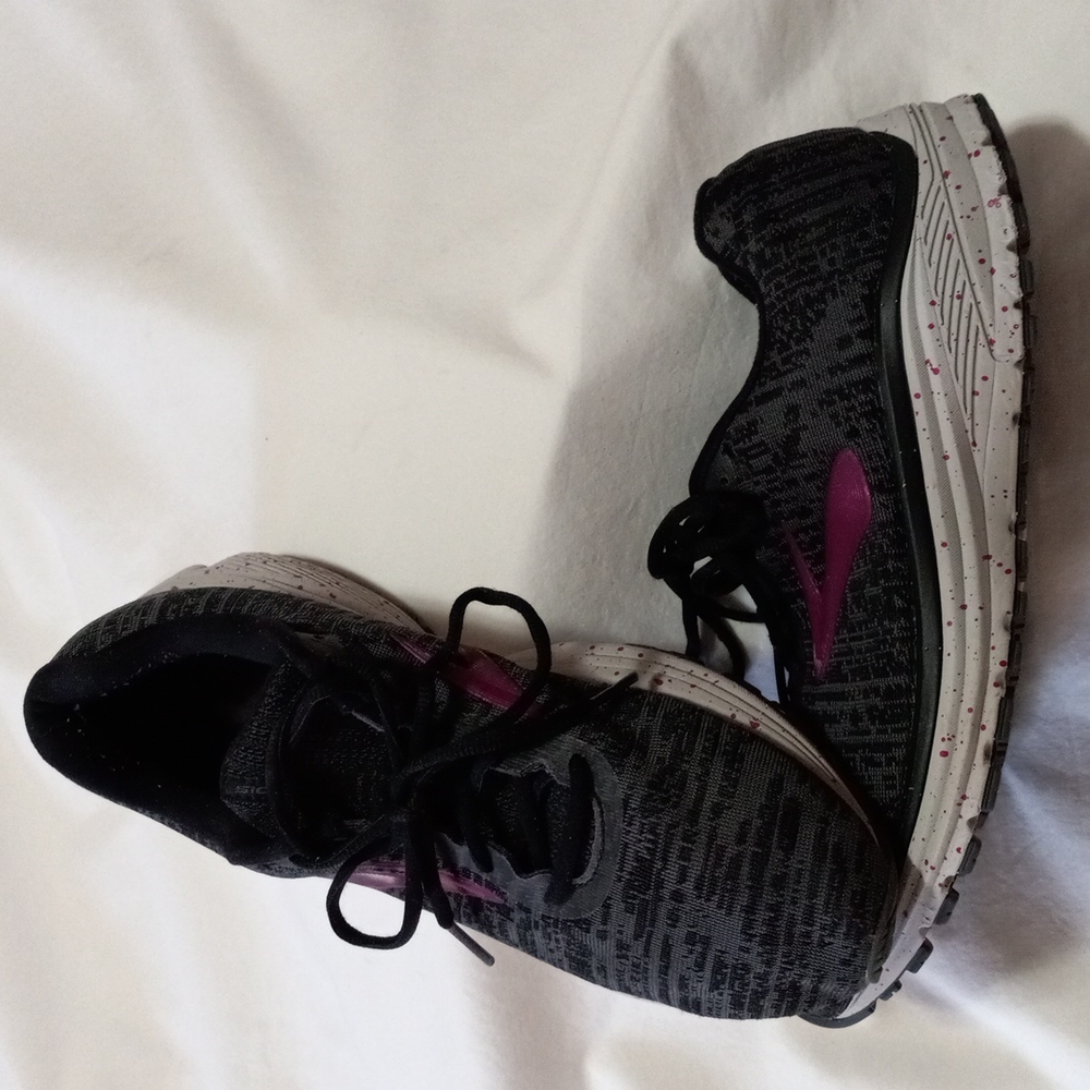 Brooks Sneakers 11
